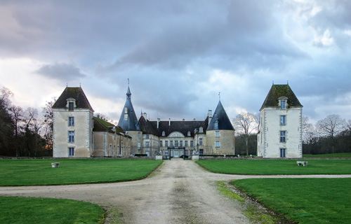 Commarin chateau face